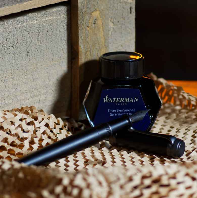 Black Aurora Talentum (Extra Fine) filled with Waterman Serenity Blue