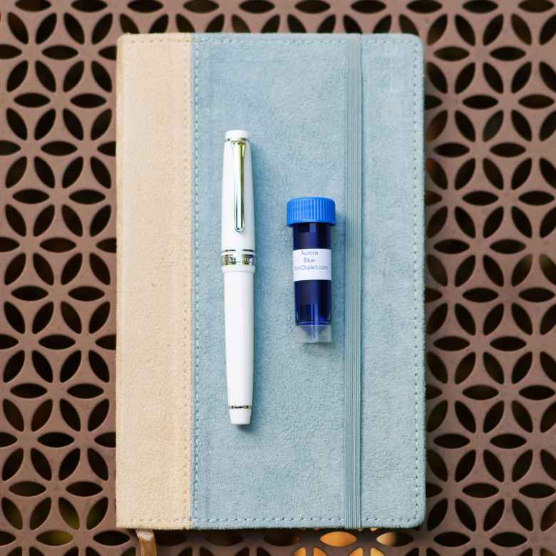 White Sailor Professional Gear Slim (Fine) filled with Aurora Blue