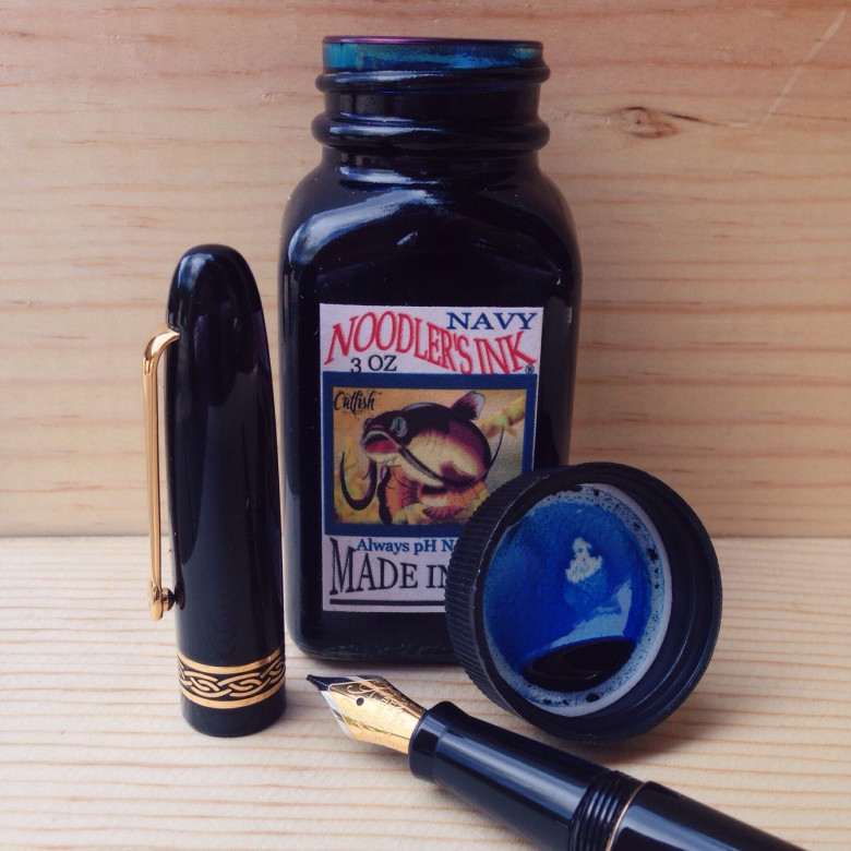 Black Italix Parson's Essential (0.65mm CI) filled with Noodler's Navy
