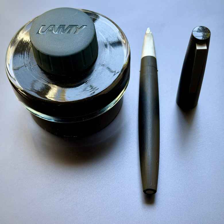 Makrolon Lamy 2000 0.6mm CI filled with Lamy Petrol