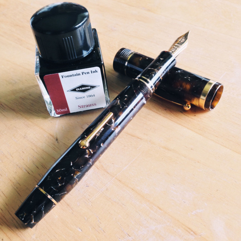 Walnut Conway Stewart Churchill (IM) filled with Diamine Strauss