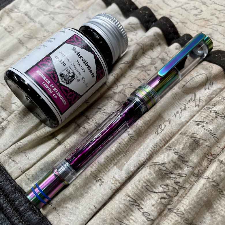 Rainbow Asvine V200 Extra Fine filled with Rohrer & Klingner Magenta