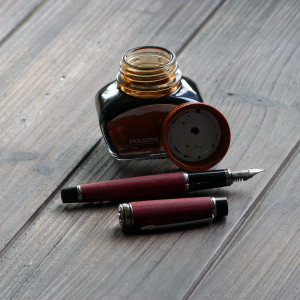 Wooden Deep Red Pilot Namiki Legno 89s (Fine) filled with Paradise Pen Canyon Brown