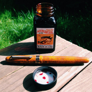 Amber Italix Parson's Essential (1mm Crisp Italic) filled with Noodler's Apache Sunset