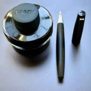 Makrolon Lamy 2000 (0.6mm CI) filled with Lamy Petrol