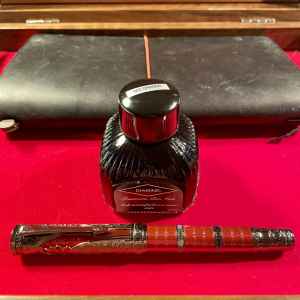 Red Hongdian D5 (Extra Fine) filled with Diamine Red Dragon