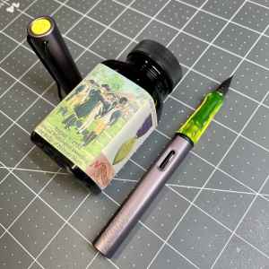 Aubergine Lamy Al-Star (Extra Fine) filled with Noodler's Purple Heart