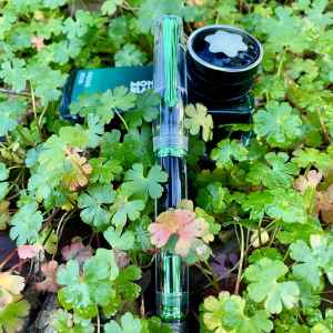 Green Nahvalur Original (Fine) filled with Montblanc Irish Green